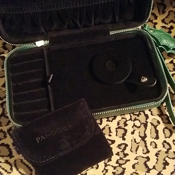 Pandora Holiday Green Travel Jewelry Box-NEW! - Picture 2 of 6